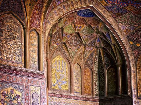  The Mosque of Wazir Khan -  An Exquisite Tapestry Woven with Light and Shadow!